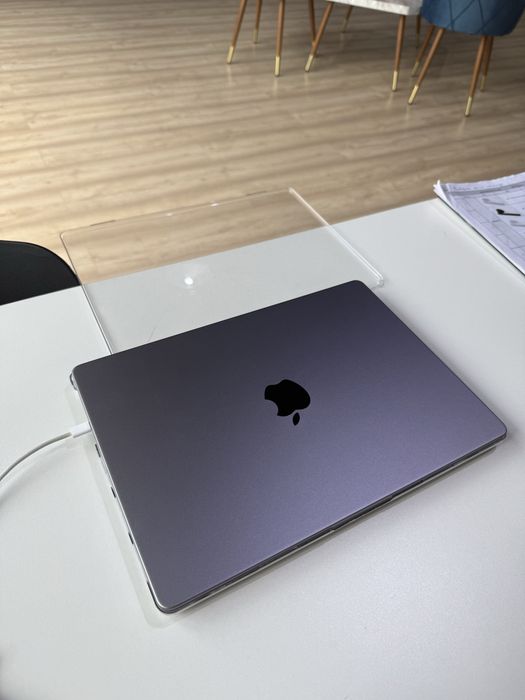 Apple MacBook Pro 14 M3 14.2 / 8 Гб / SSD 512 Гб