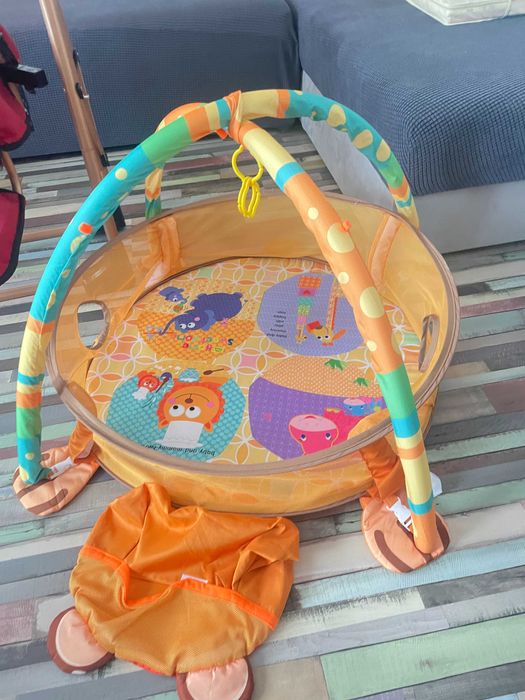 Loc de joaca cu bile