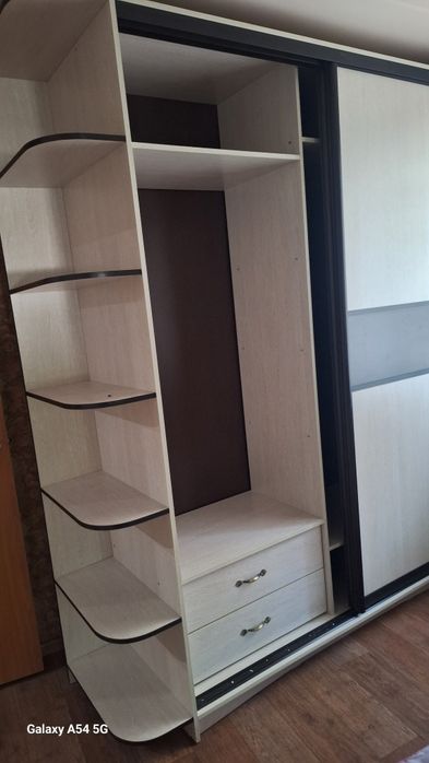 Продам  Шкаф купе