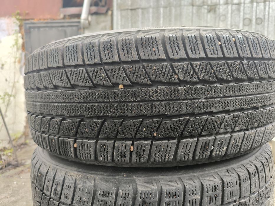 Комплект зимних шин