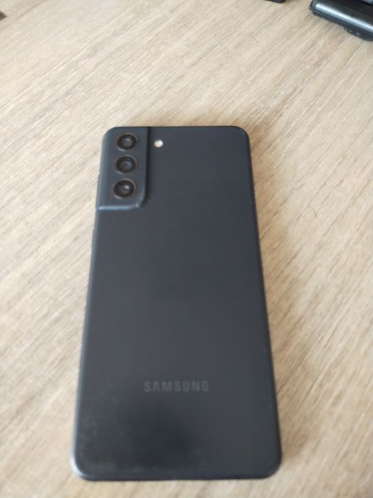 Samsung S21 FE. 8/256