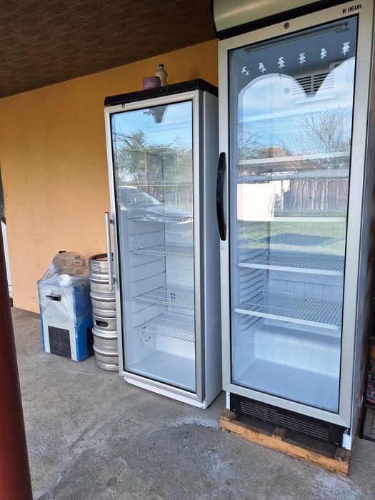 Închiriez pentru evenimente, masina frigo,vitrine frigorifice ,dozator