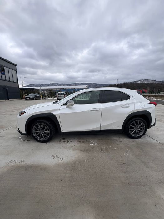 Lexus UX260H hybrid