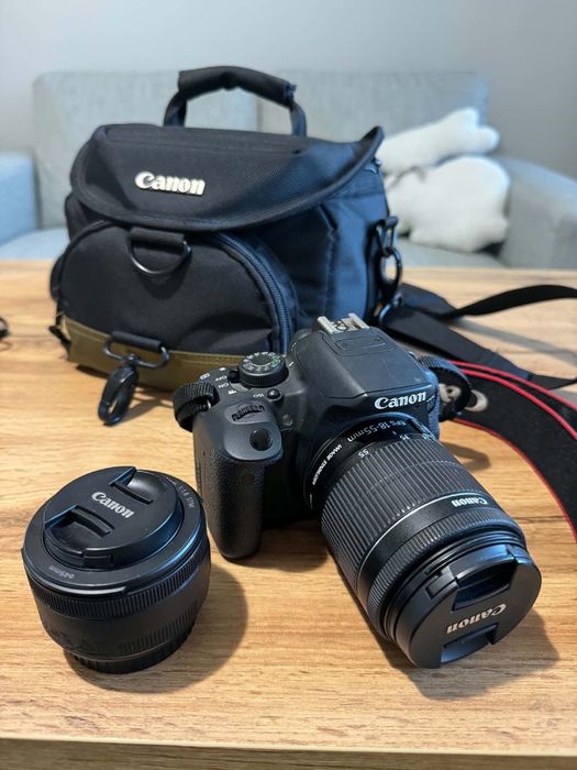 Фотоапарат Canon EOS 700D с 2 обектива
