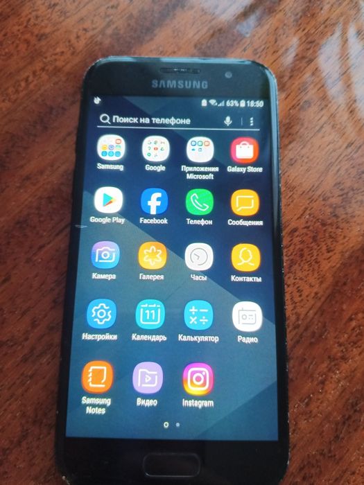 Продам телефон Самсунг А3