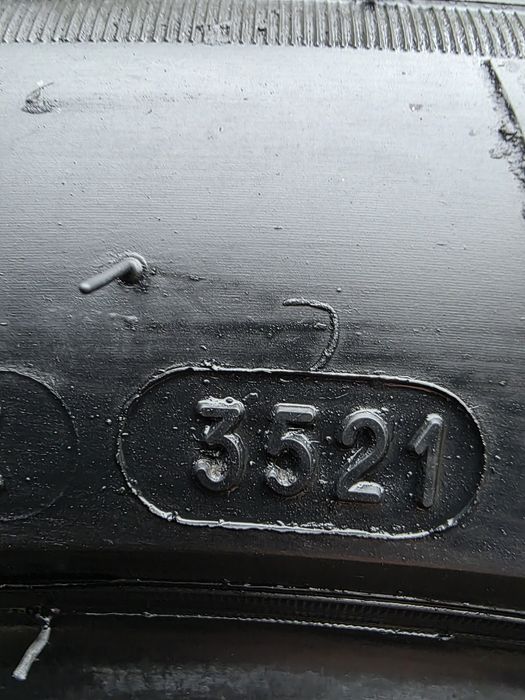 Vând două anvelope de iarna michelin pilot alpin 275 40 21 dot 3521