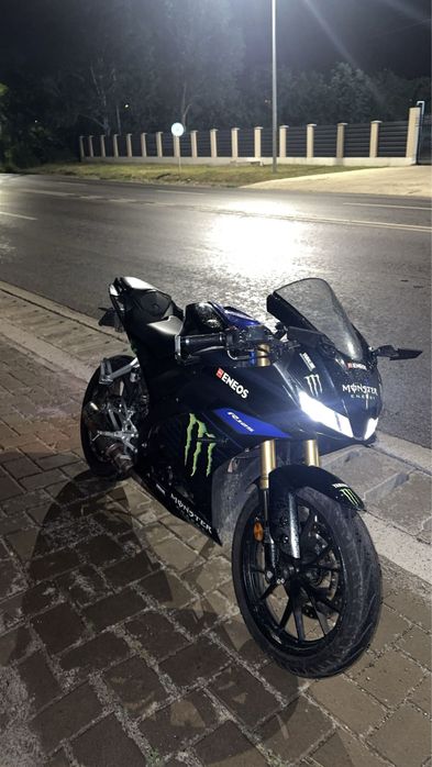 Yamaha yzf r125 monster