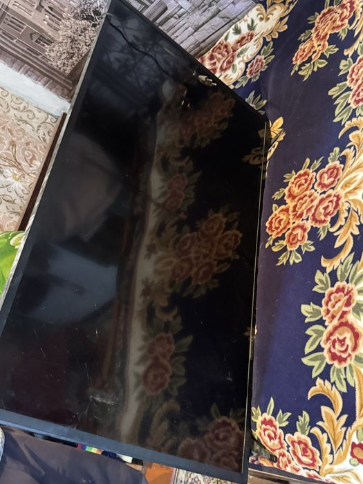 Продам телевизор на запчасти,самсунг