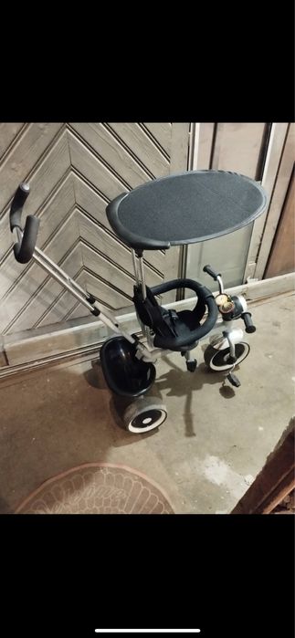 Продавам детска триколка с педали