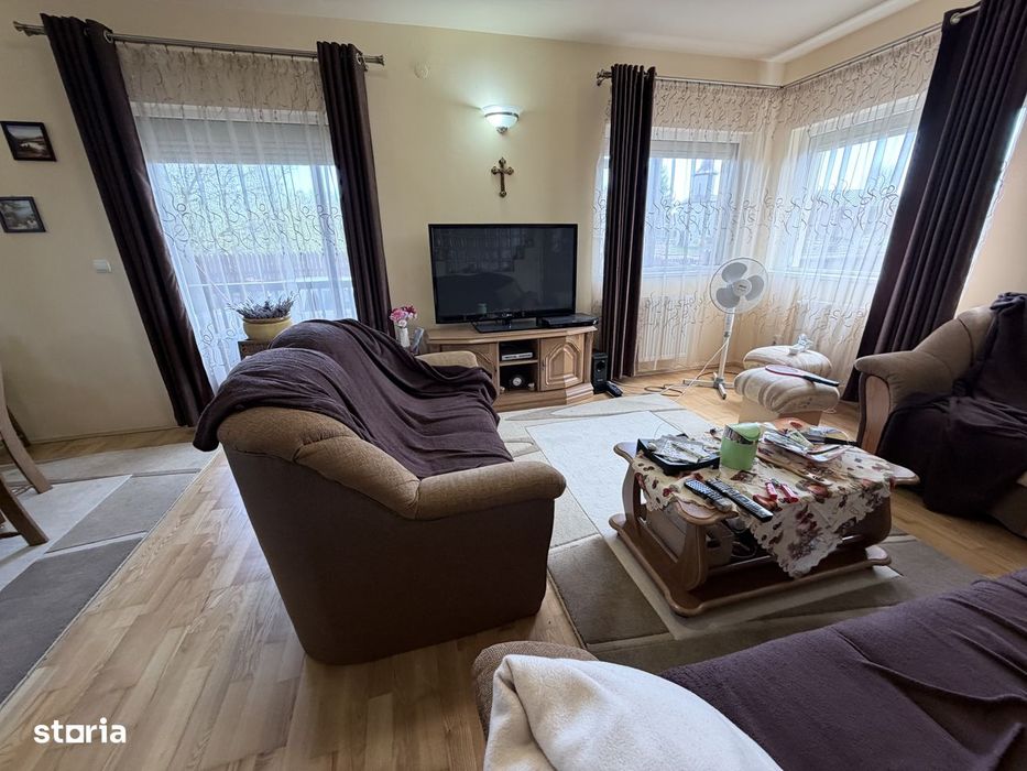 Vand casa 4 camere la cheie [singur in curte]