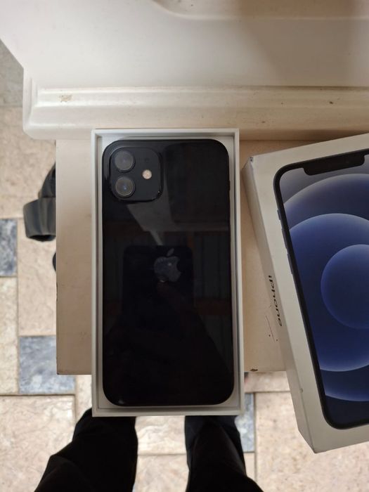 iPhone 12 64гб без ремонта