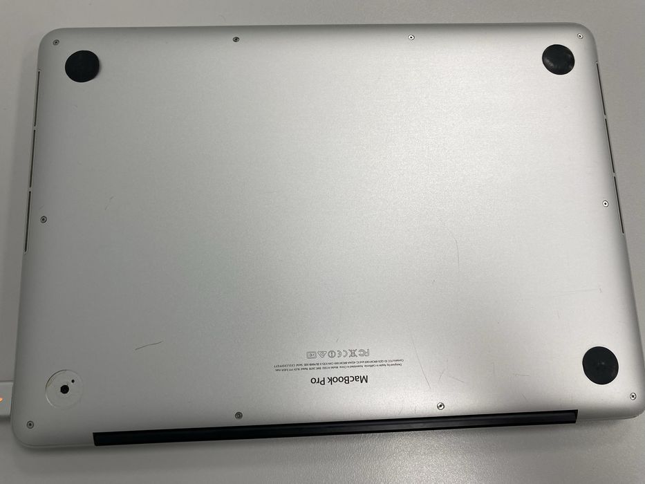 Продам macbook 2013 года
