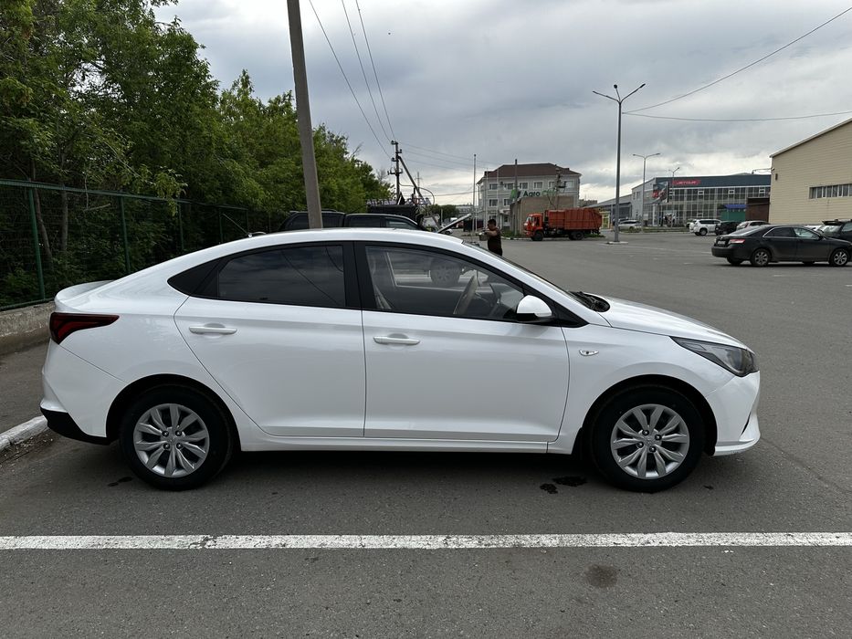 Hyundai Accent.                         .