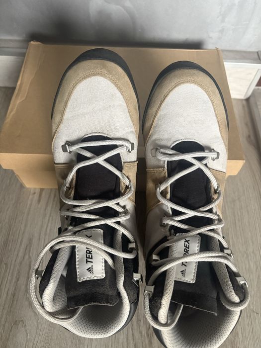 Зимни обувки adidas