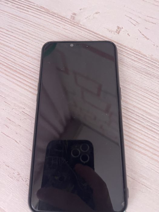 Продаю телефон орро А3S