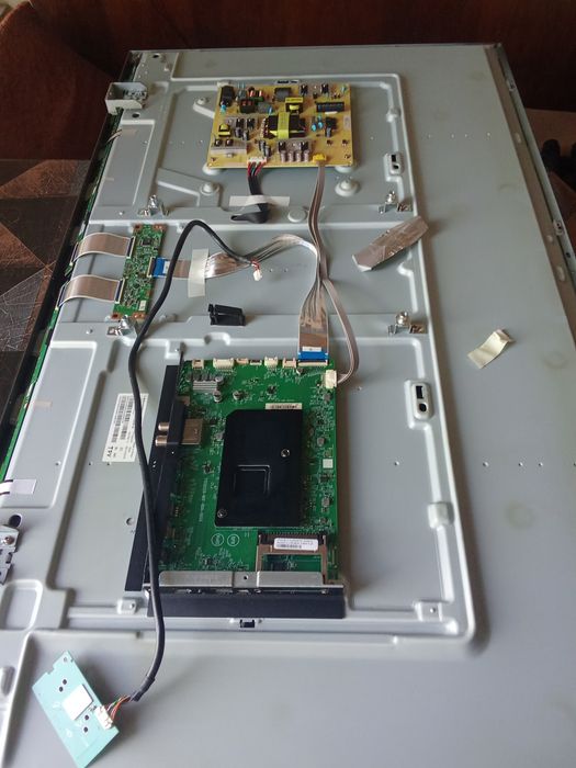 Телевизори "Philips" 50pus 8518 Ambilight и LG 55UR73003LA на части