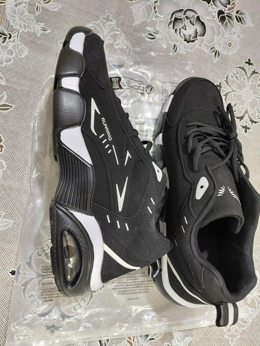 Мъжки чисто нови спортни маратонки  със въздушна възглавница  номер 45