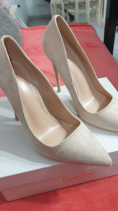 Pantofi stiletto bej 36