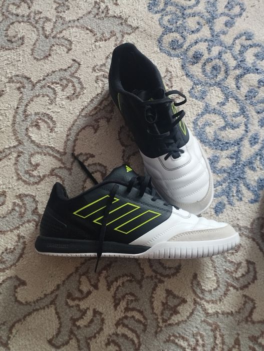 Продам футзалки 41 р