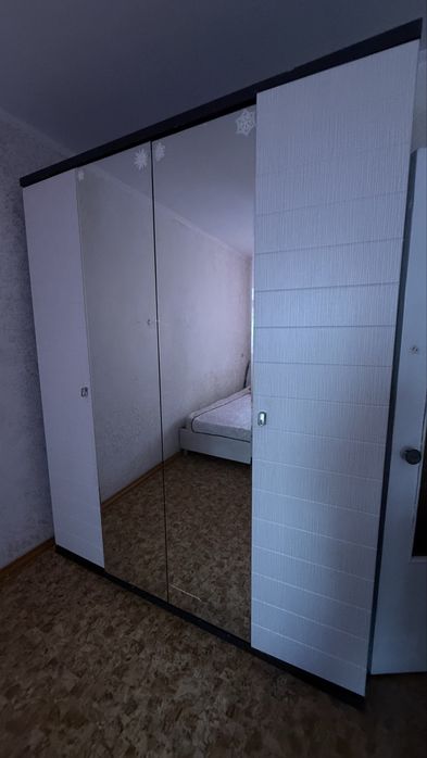 Продам спальные гарнитуры 2шт и диван