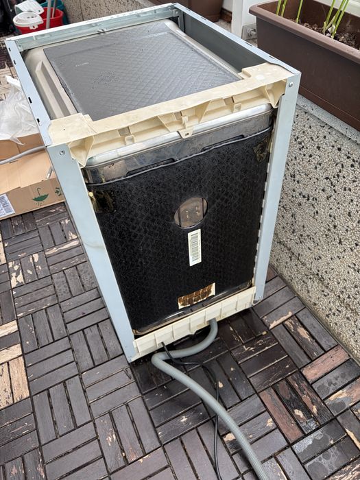 Съдомиялна машина INDESIT DIS16