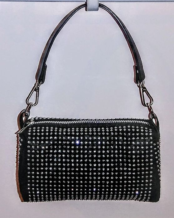 Елегантна дамска чантичка с инкрустирани камъчета