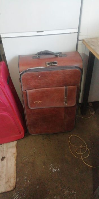 Продам чемоданы сумку б/у груша боксерская стойка