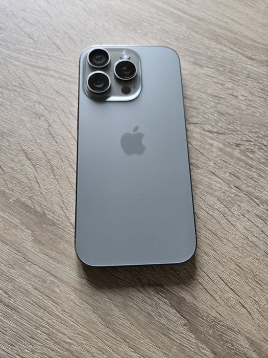 Продавам Iphone 16 pro 256