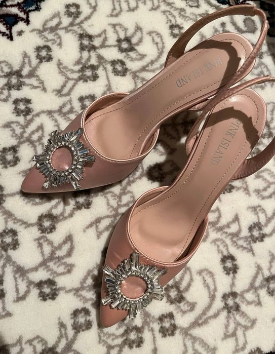 Туфли на каблуках женские , нарядные