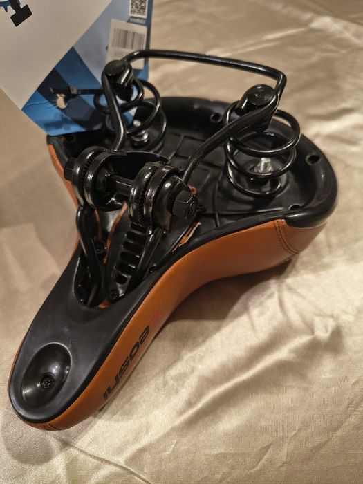 Кожена седалка за колело