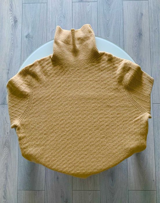 Helancă bărbați din lână, mărime M, NOUĂ, culoare maro camel, aspect luxury