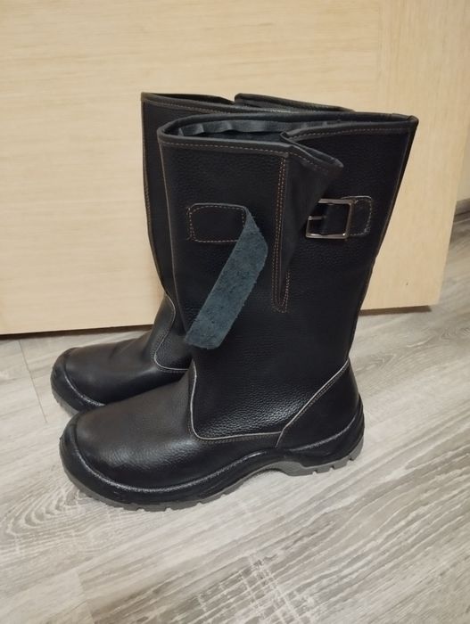 Продам новые Сапоги