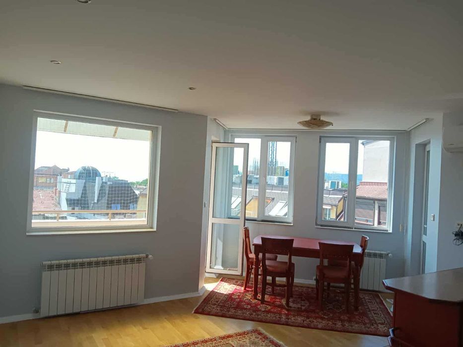 Тристаен апартамент  в сърцето на град Варна,  до хотел Черно море!