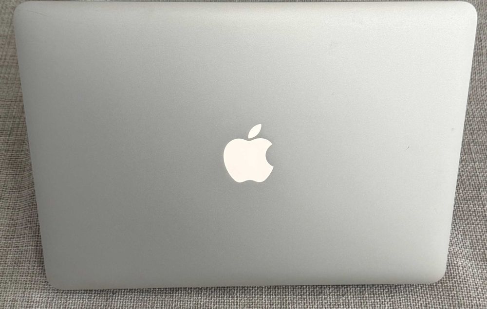 Apple MacBook Air 8 GB/256 SSD in stare perfecta!