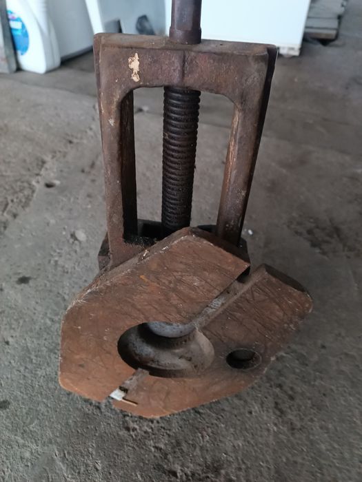 Продам советские тиски