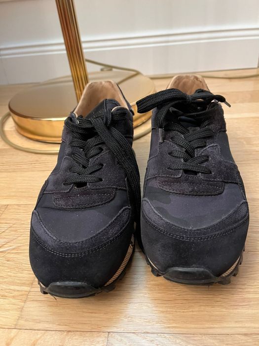 Продам кроссовки Valentino