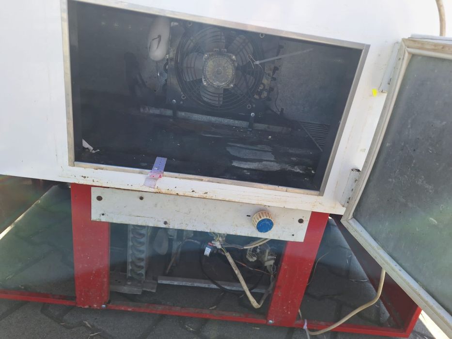 Хладилна витрина