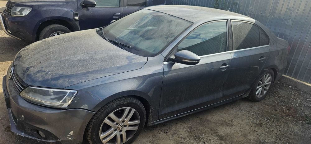 Usa stanga fata / stanga spate . usa dreapta fata / dreapta spate VW Jetta 6 2010 - 2018