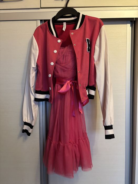 Розова рокля от тюл и яке