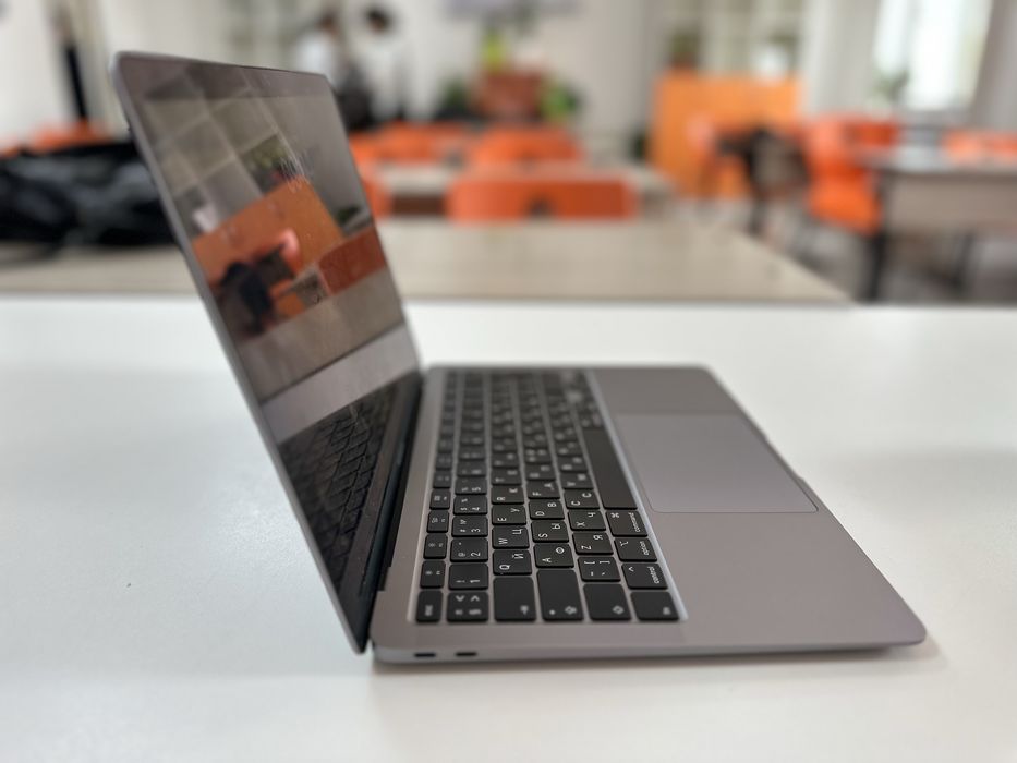 Продам макбук apple air