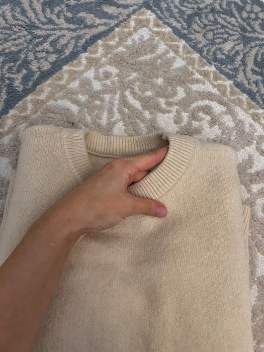 Шерстяные кофты черная/бежевая