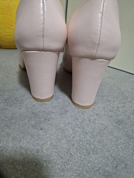 Pantofi nude roz