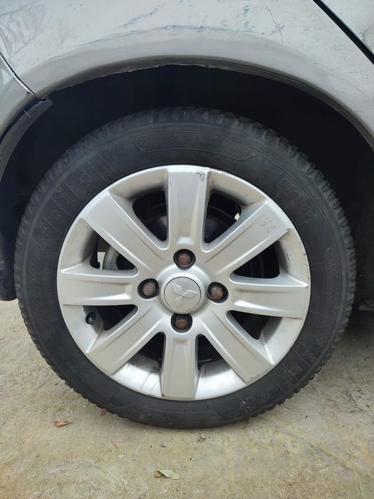Vând sau schimb jante Mitsubishi Colt