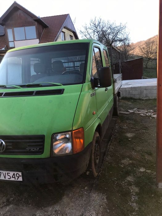 De vanzare wolkswagen platforma 6 locuri motor 25 acte valabile mașina e buna nr de telefon 0759476263 prețul este 1500 euro