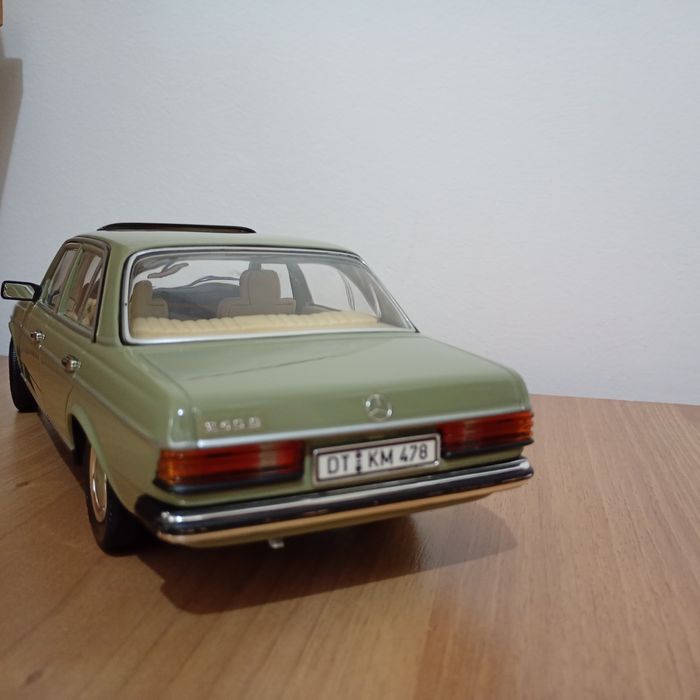Machetă 1:18 Mercedes -benz W 123.