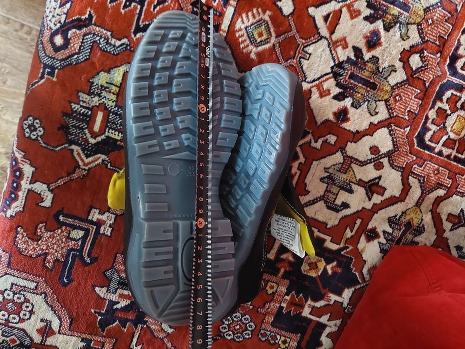 Ботинки рабочие новые , с усиленым носком