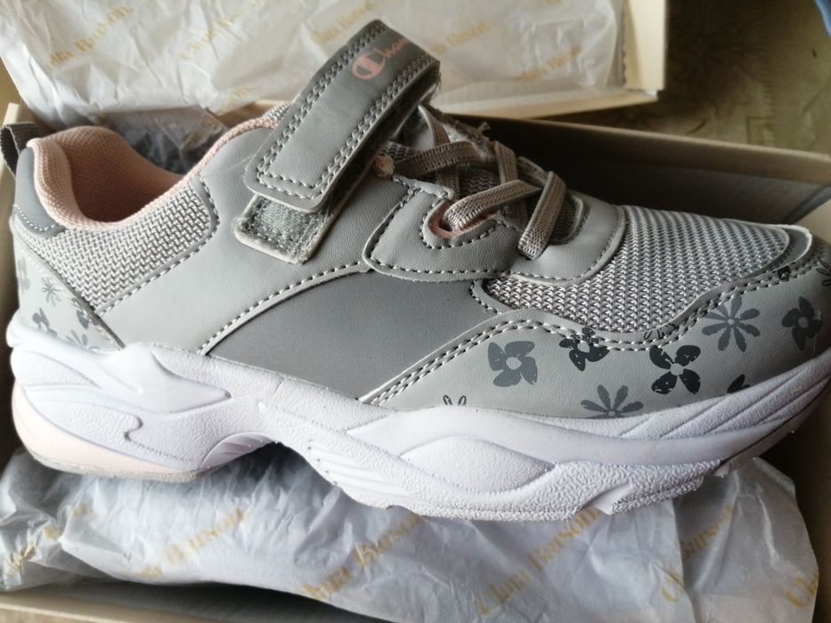 2 perechi la pret de 1!adidasi noi!