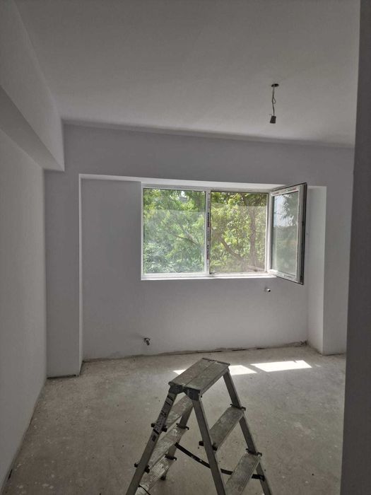 Proprietar , vand apartament 3 camere decomandat
