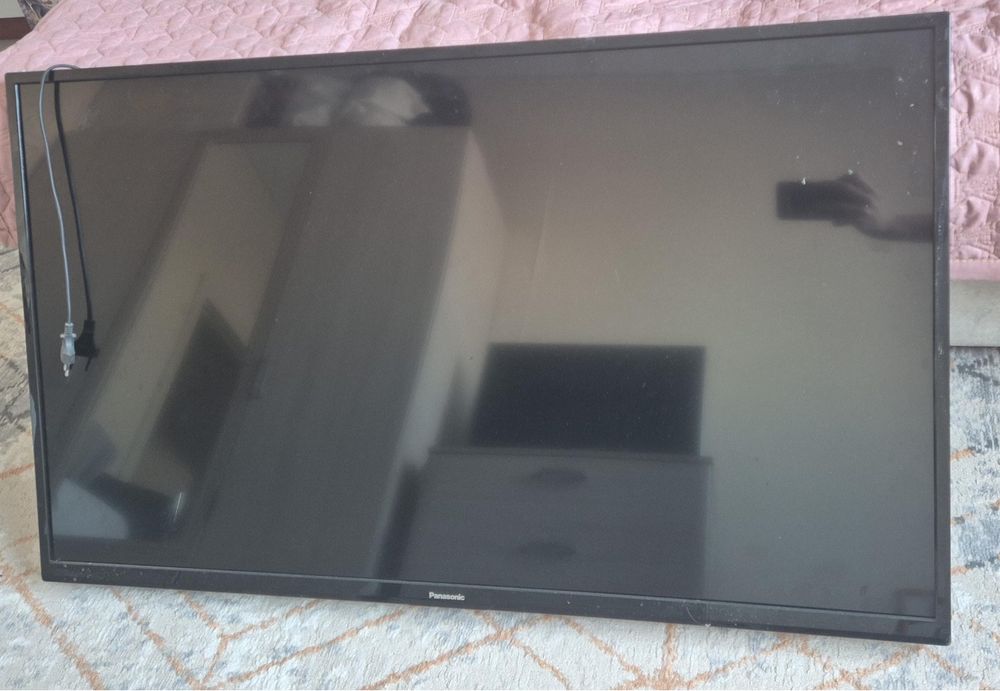 Продам 2 телевизора пультов нету