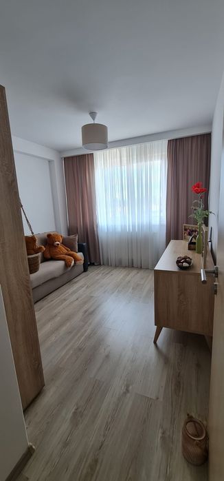 Apartament 3 camere de închiriat • Brașov – Zona Coresi • Loc parcare